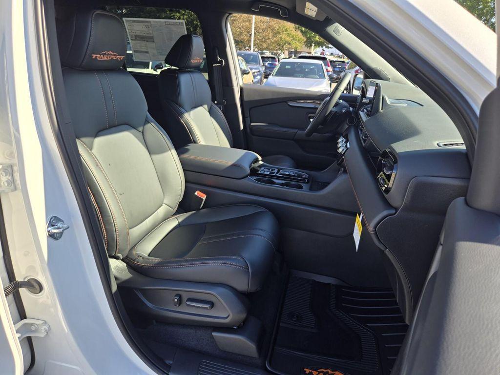 new 2025 Honda Pilot car, priced at $49,859