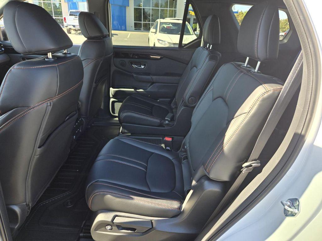 new 2025 Honda Pilot car, priced at $49,859