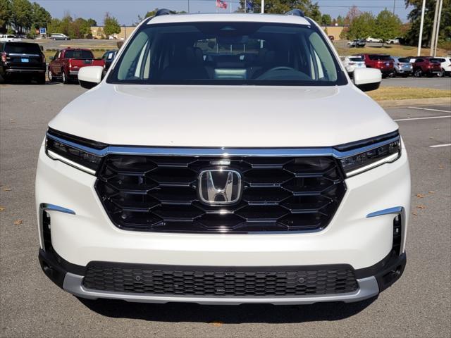 new 2025 Honda Pilot car, priced at $48,703