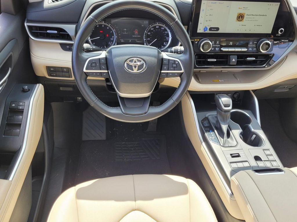 used 2023 Toyota Highlander car, priced at $34,891
