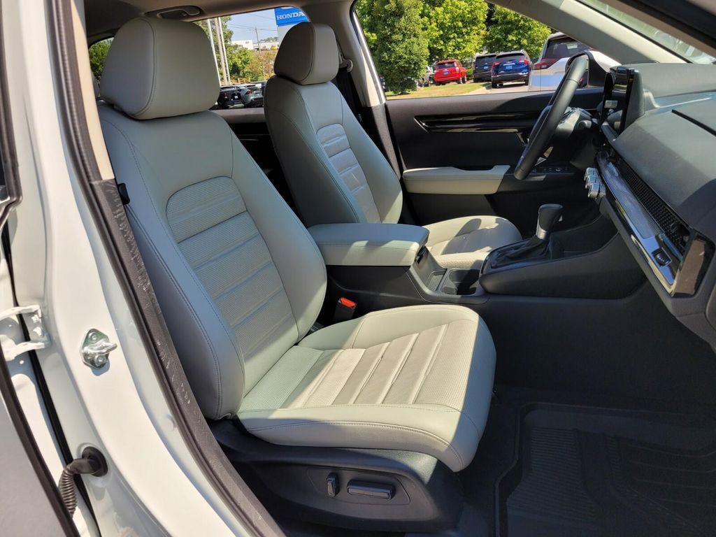 used 2025 Honda CR-V car, priced at $35,670
