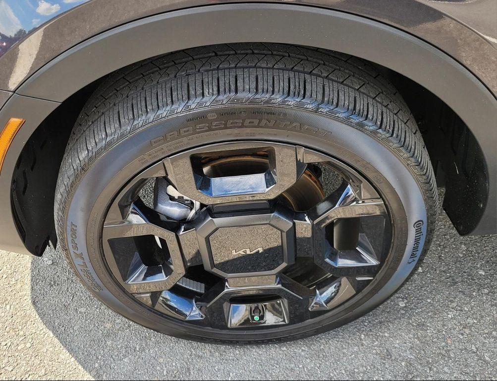 used 2025 Kia Sorento car, priced at $38,460