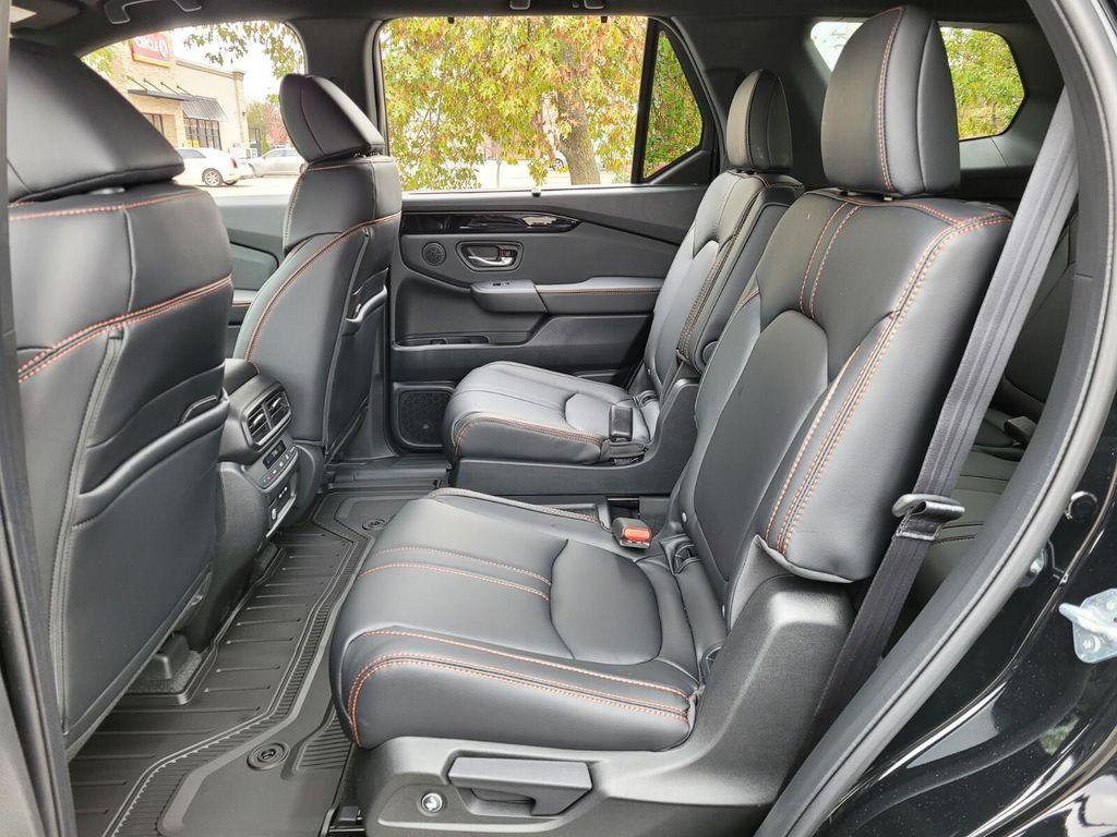 new 2025 Honda Pilot car, priced at $47,933