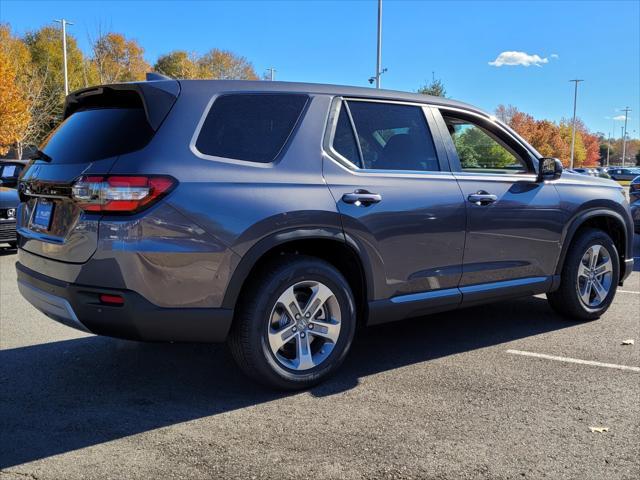 new 2025 Honda Pilot car, priced at $42,299