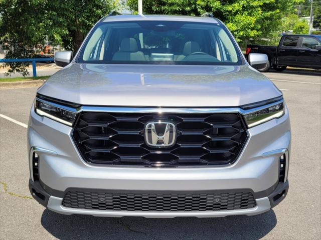 new 2025 Honda Pilot car, priced at $51,050