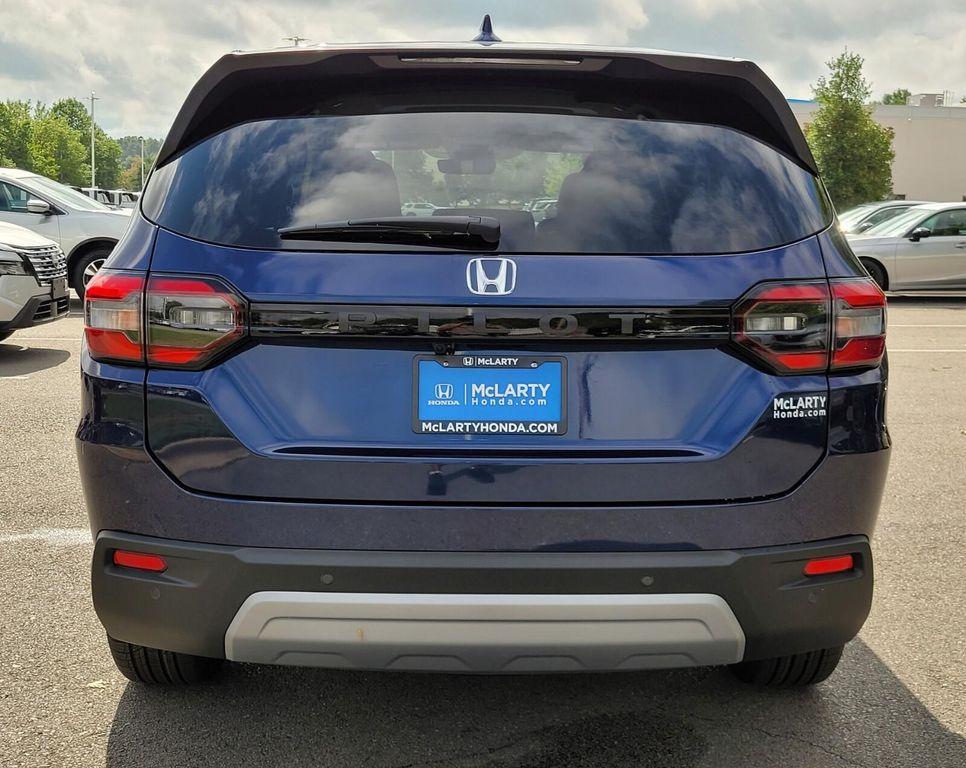 new 2025 Honda Pilot car, priced at $44,995