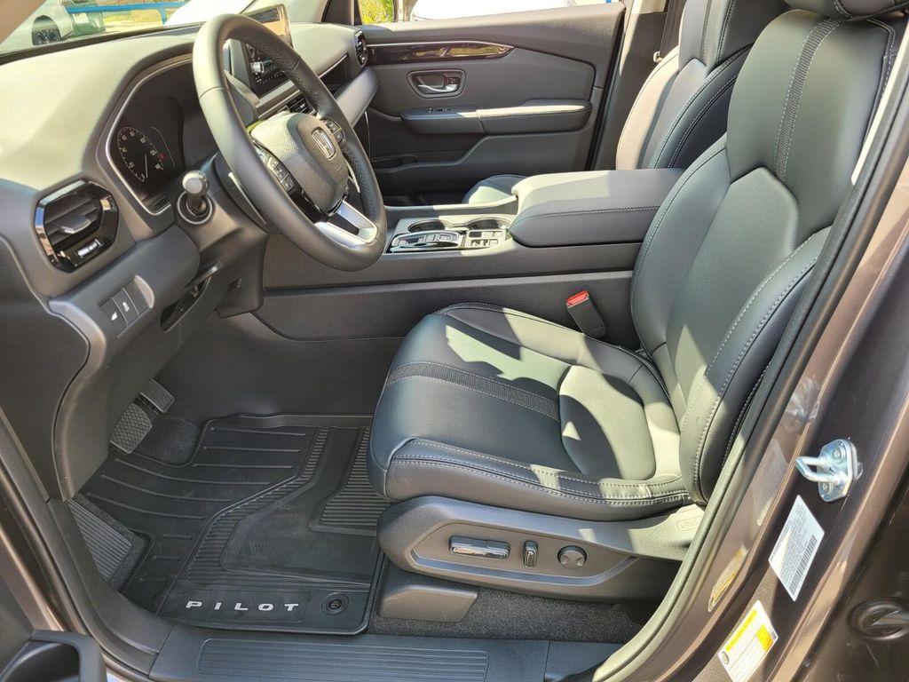 new 2025 Honda Pilot car, priced at $47,095