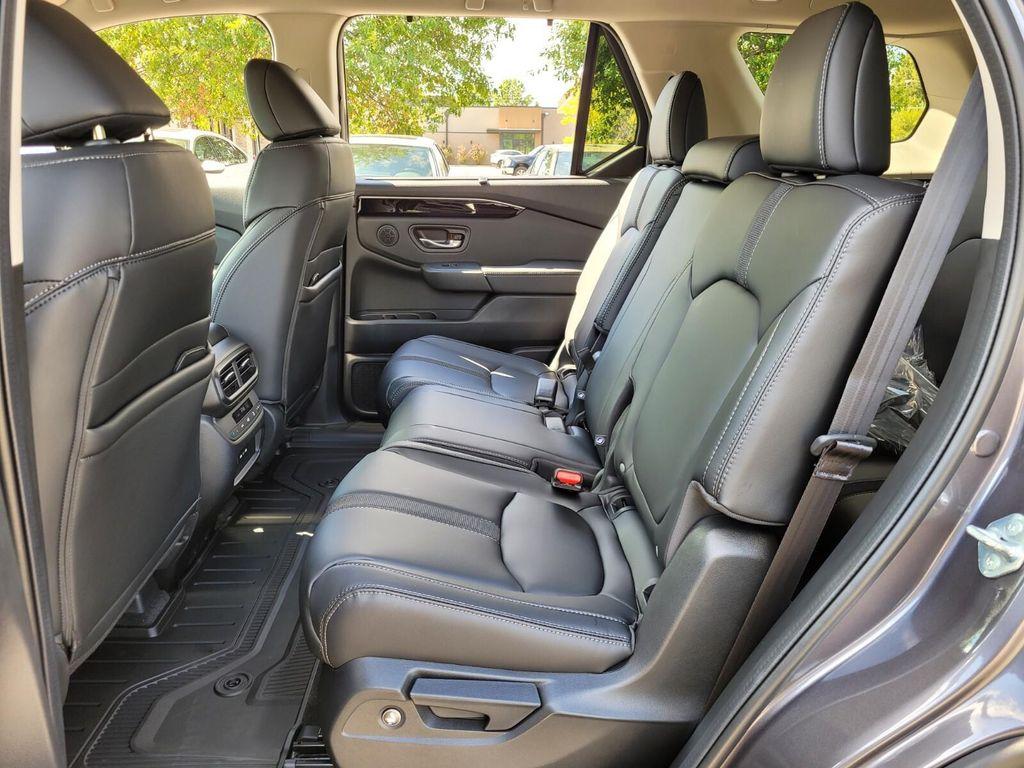 new 2025 Honda Pilot car, priced at $47,095