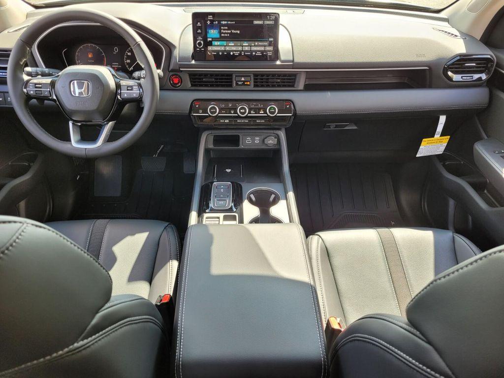 new 2025 Honda Pilot car, priced at $47,095