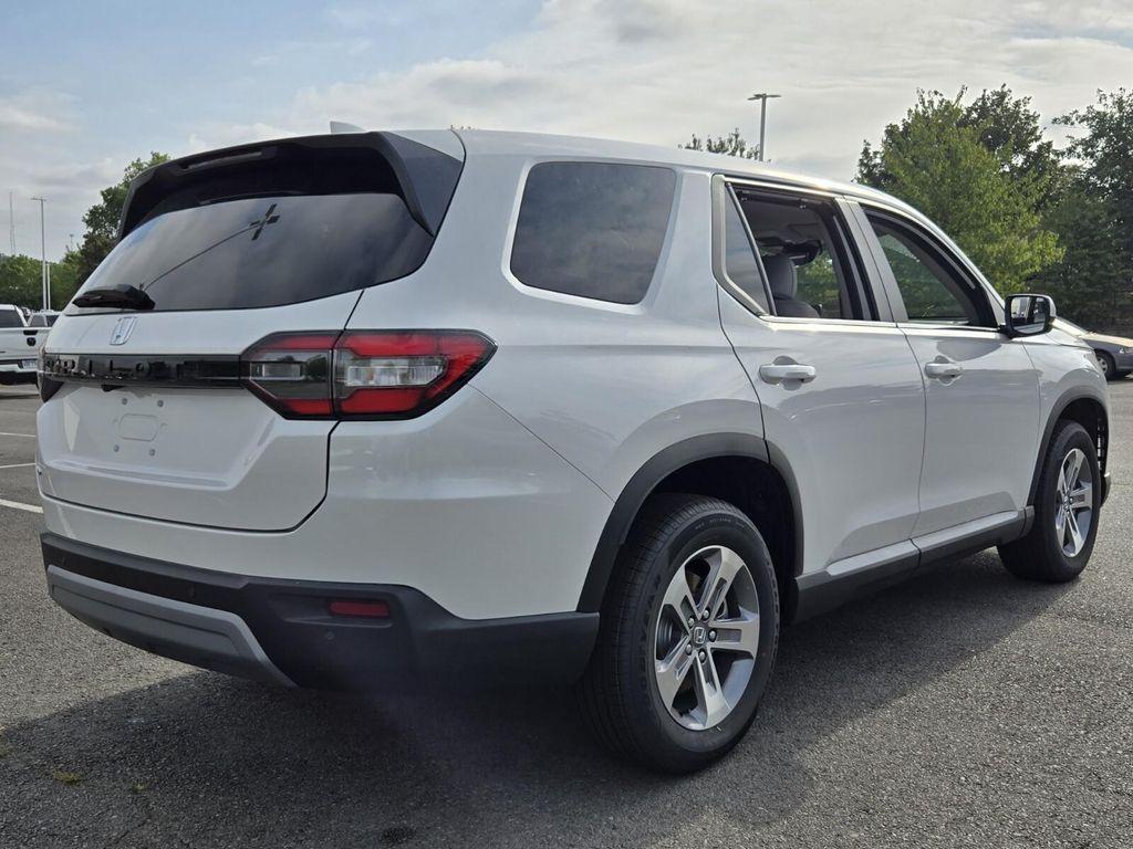 new 2025 Honda Pilot car, priced at $46,342