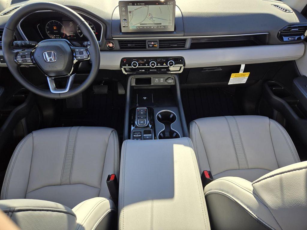 new 2025 Honda Pilot car, priced at $50,895