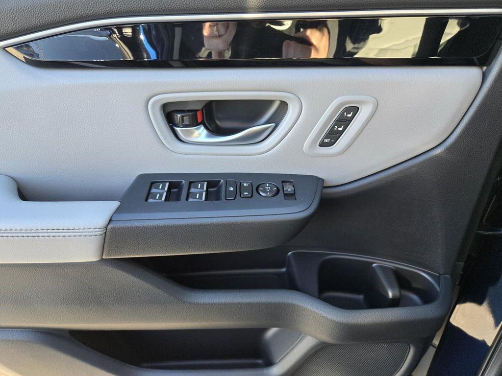 new 2025 Honda Pilot car, priced at $50,895