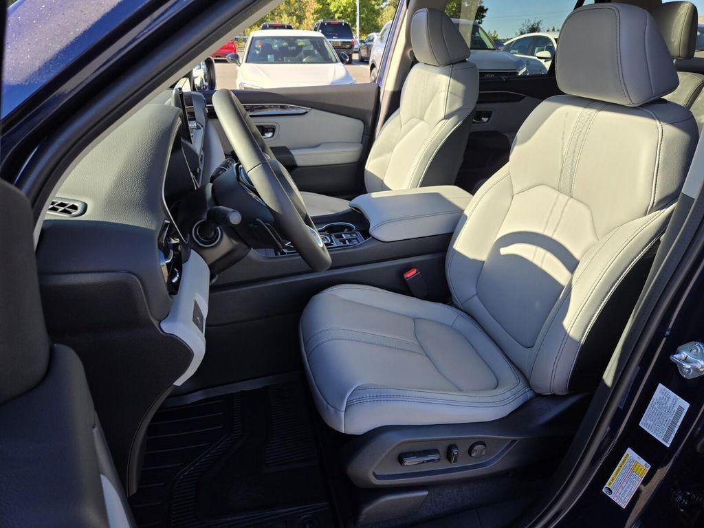 new 2025 Honda Pilot car, priced at $50,895