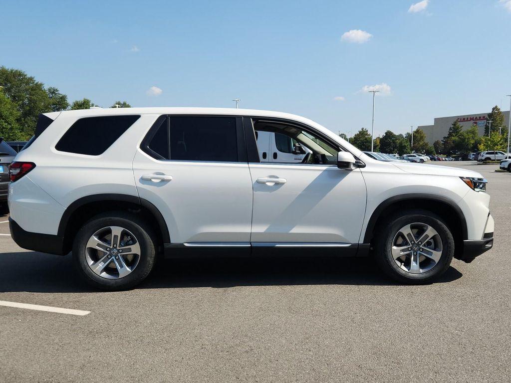 new 2025 Honda Pilot car, priced at $47,550