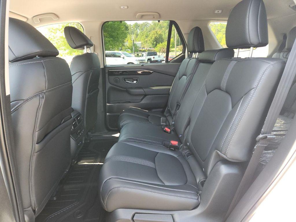 new 2025 Honda Pilot car, priced at $47,550