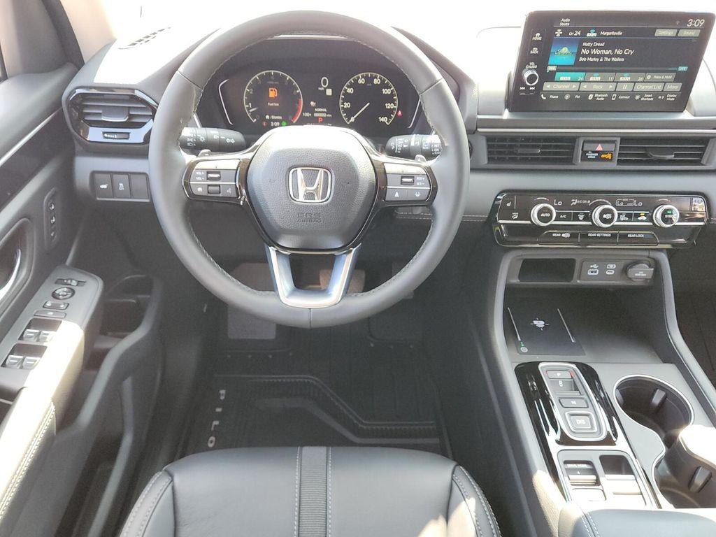 new 2025 Honda Pilot car, priced at $47,550