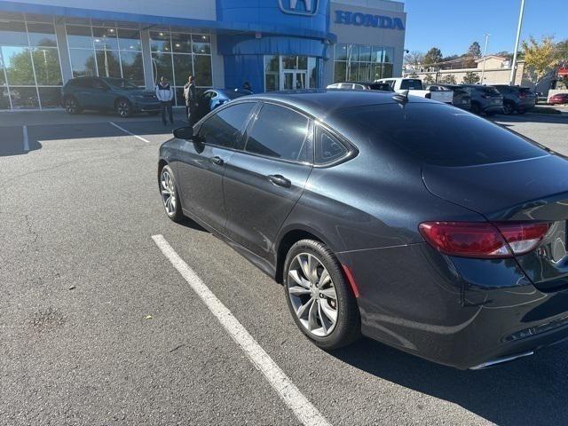 used 2016 Chrysler 200 car