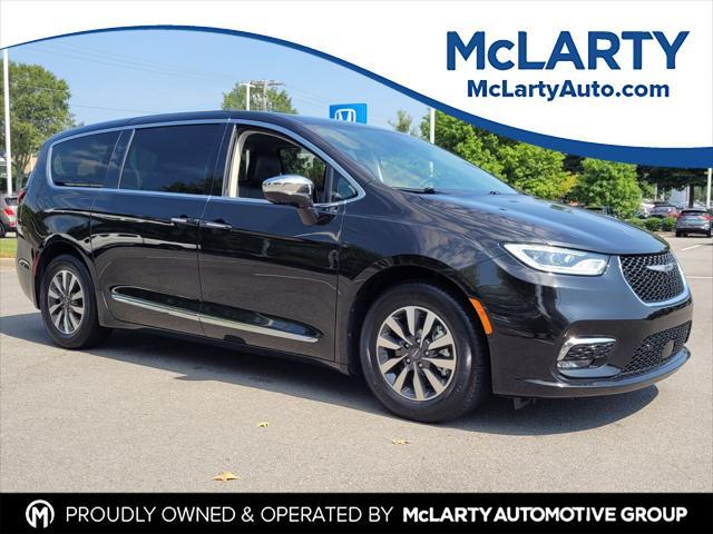 used 2022 Chrysler Pacifica Hybrid car, priced at $24,400