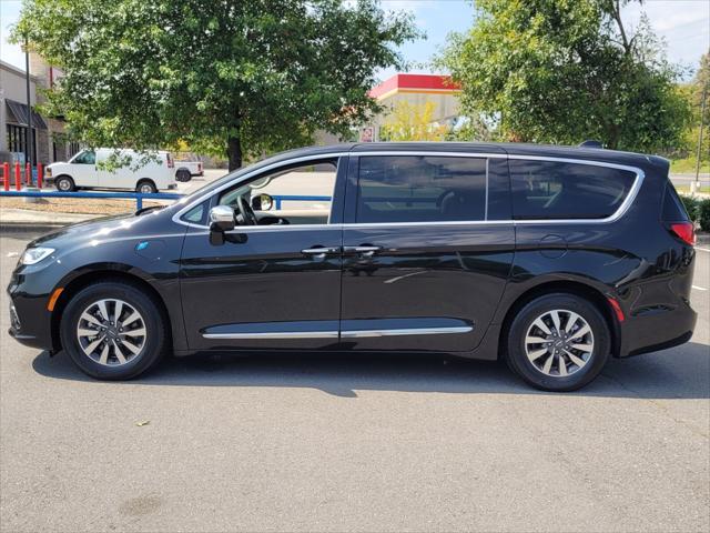 used 2022 Chrysler Pacifica Hybrid car, priced at $24,400