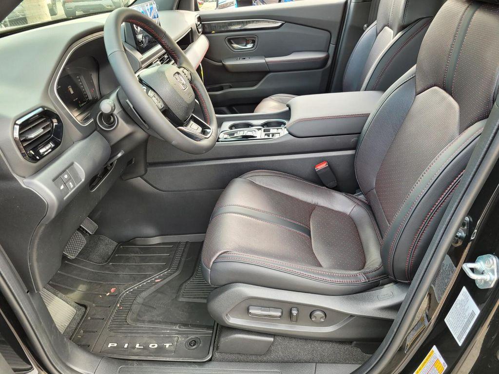 new 2025 Honda Pilot car, priced at $56,075