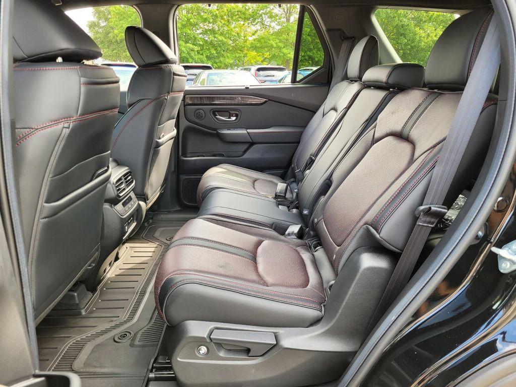 new 2025 Honda Pilot car, priced at $56,075