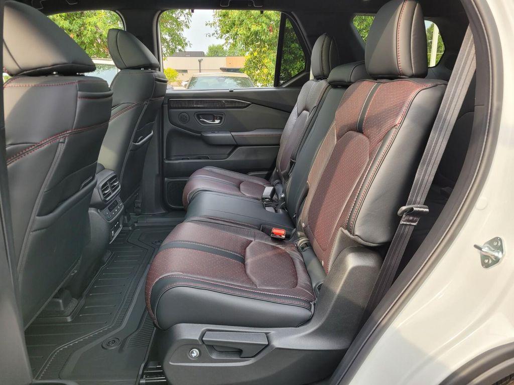 new 2025 Honda Pilot car, priced at $53,126