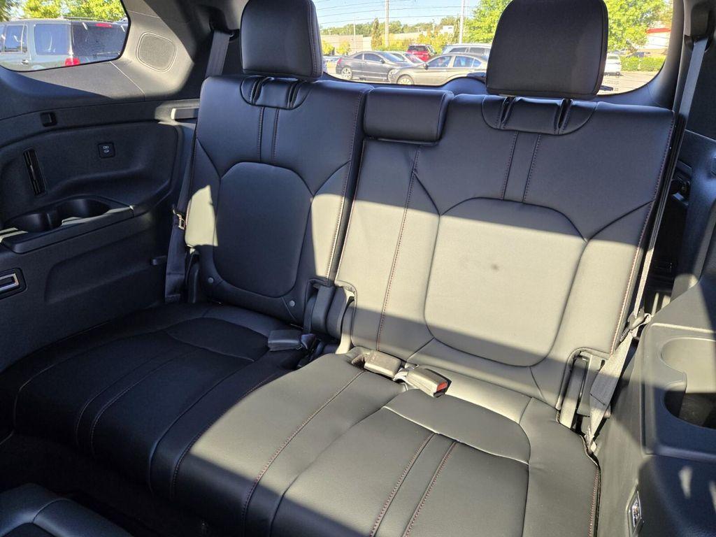 new 2025 Honda Pilot car, priced at $56,075