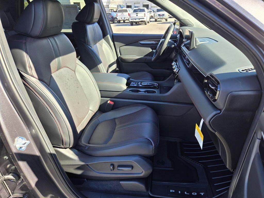new 2025 Honda Pilot car, priced at $56,075