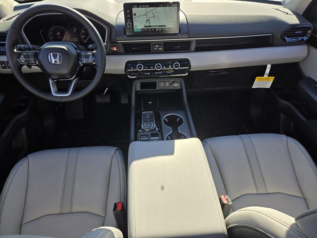 new 2025 Honda Pilot car, priced at $49,564