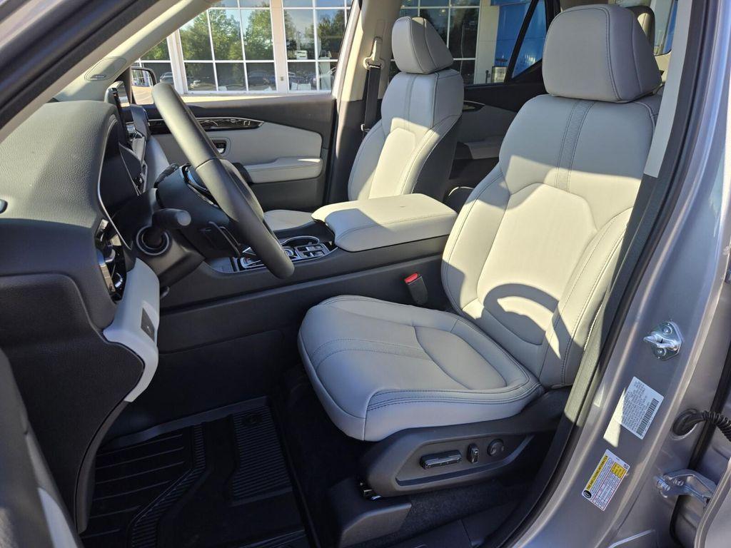 new 2025 Honda Pilot car, priced at $49,564