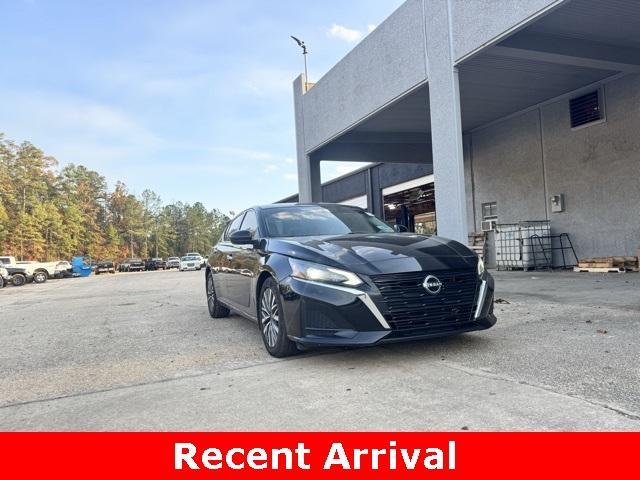 used 2023 Nissan Altima car, priced at $19,900