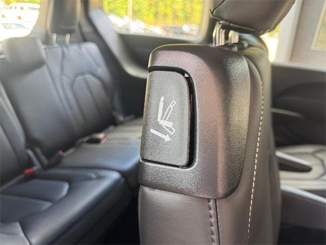 new 2026 Chrysler Pacifica car, priced at $40,883