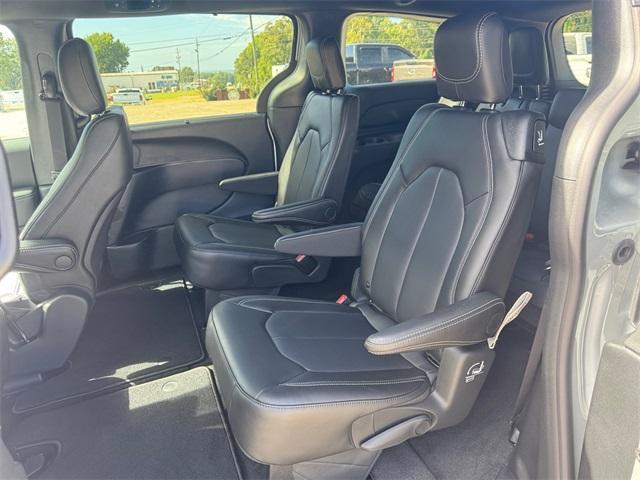 new 2026 Chrysler Pacifica car, priced at $39,981