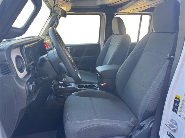 new 2025 Jeep Gladiator car, priced at $38,227