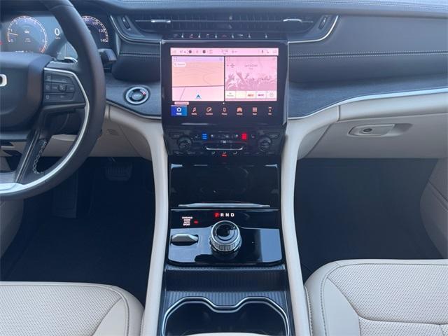 new 2025 Jeep Grand Cherokee car, priced at $48,574