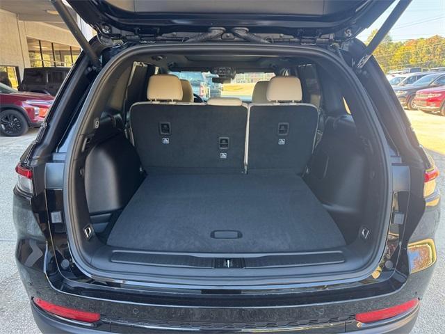 new 2025 Jeep Grand Cherokee car, priced at $48,574