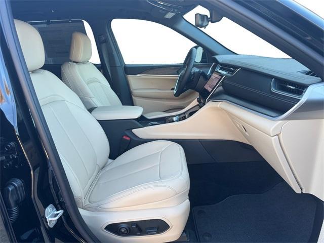 new 2025 Jeep Grand Cherokee car, priced at $48,574