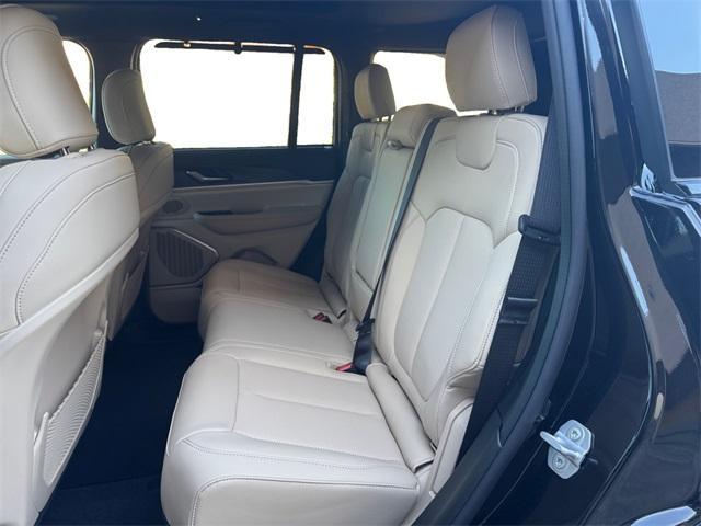 new 2025 Jeep Grand Cherokee car, priced at $48,574