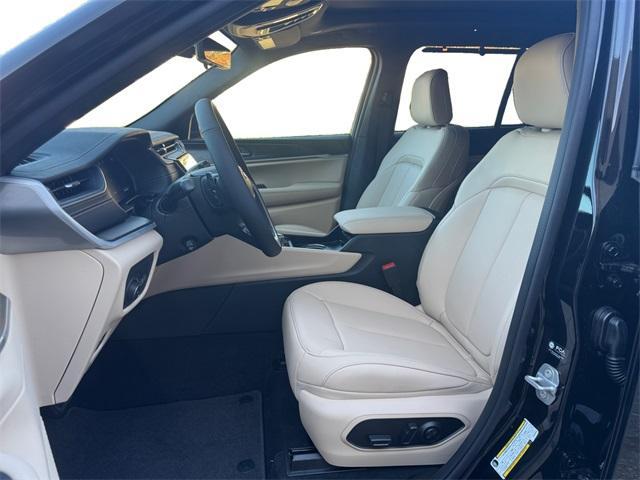 new 2025 Jeep Grand Cherokee car, priced at $48,574