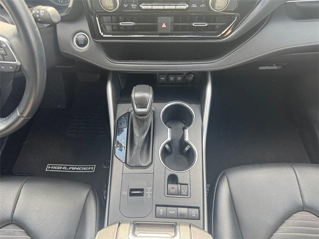 used 2021 Toyota Highlander car, priced at $27,995