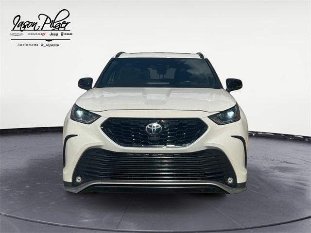 used 2021 Toyota Highlander car, priced at $27,995