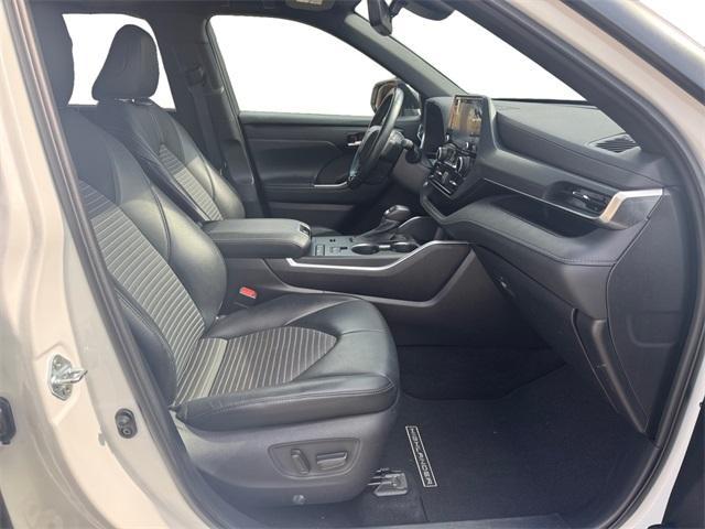 used 2021 Toyota Highlander car, priced at $27,995