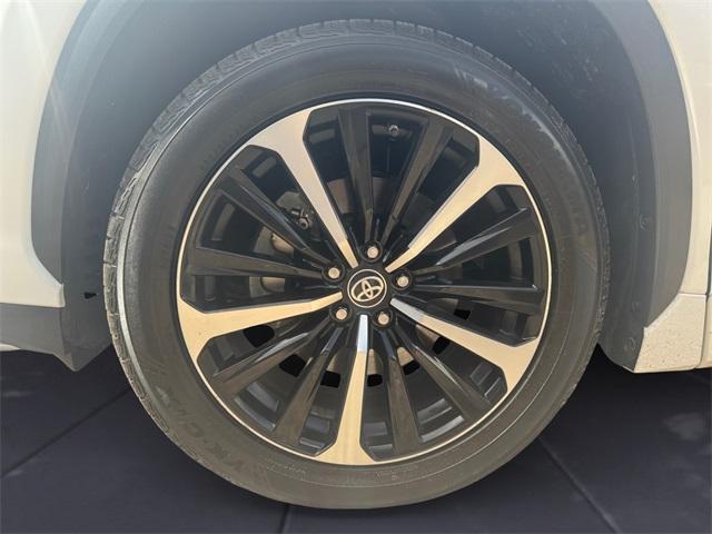 used 2021 Toyota Highlander car, priced at $27,995