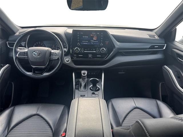 used 2021 Toyota Highlander car, priced at $27,995