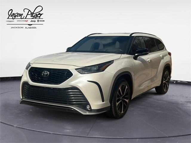 used 2021 Toyota Highlander car, priced at $27,995