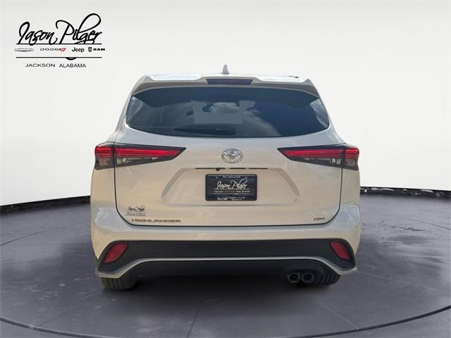used 2021 Toyota Highlander car, priced at $27,995
