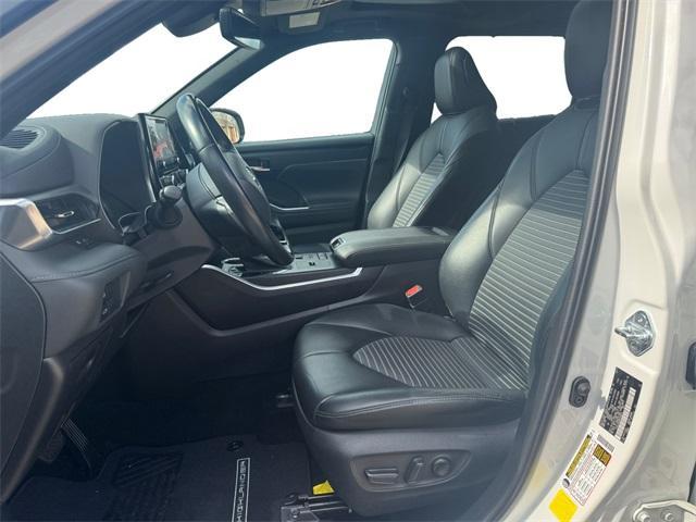 used 2021 Toyota Highlander car, priced at $27,995