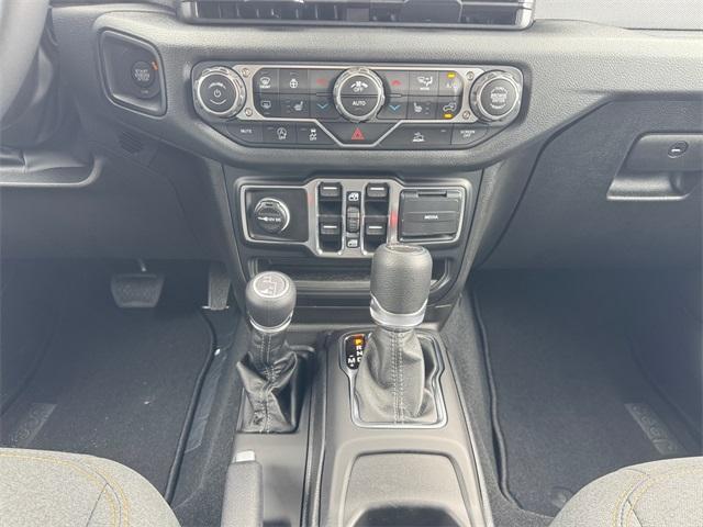 new 2025 Jeep Gladiator car, priced at $39,210