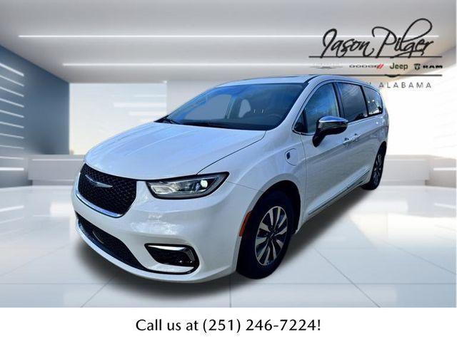 new 2023 Chrysler Pacifica Hybrid car, priced at $37,500