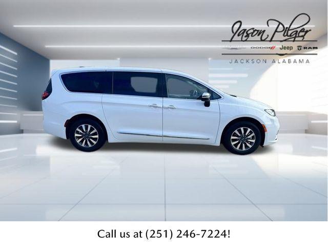 new 2023 Chrysler Pacifica Hybrid car, priced at $37,500